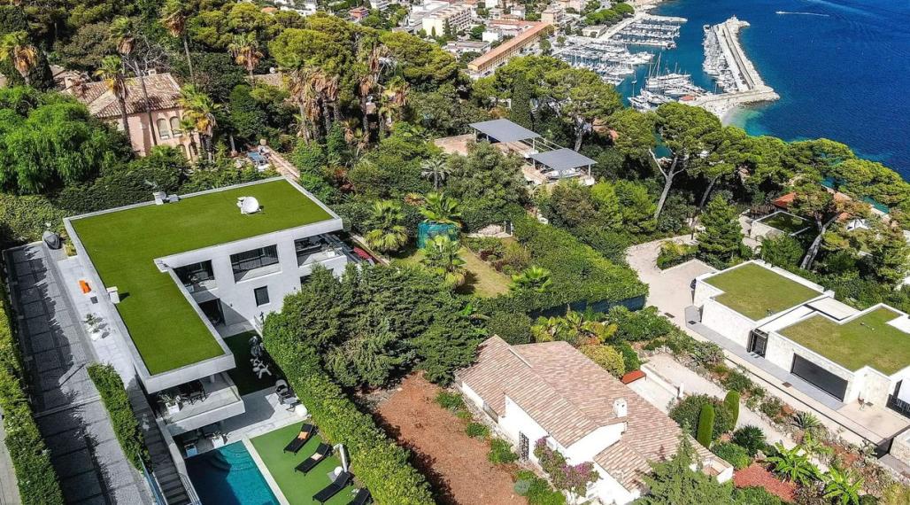 Neibrs | Na predaj nádherná vila pri mori v exkluzívnej lokalite, pozemok 1600 m2, bazén, garáž, parkovisko, Nice, Francúzsko