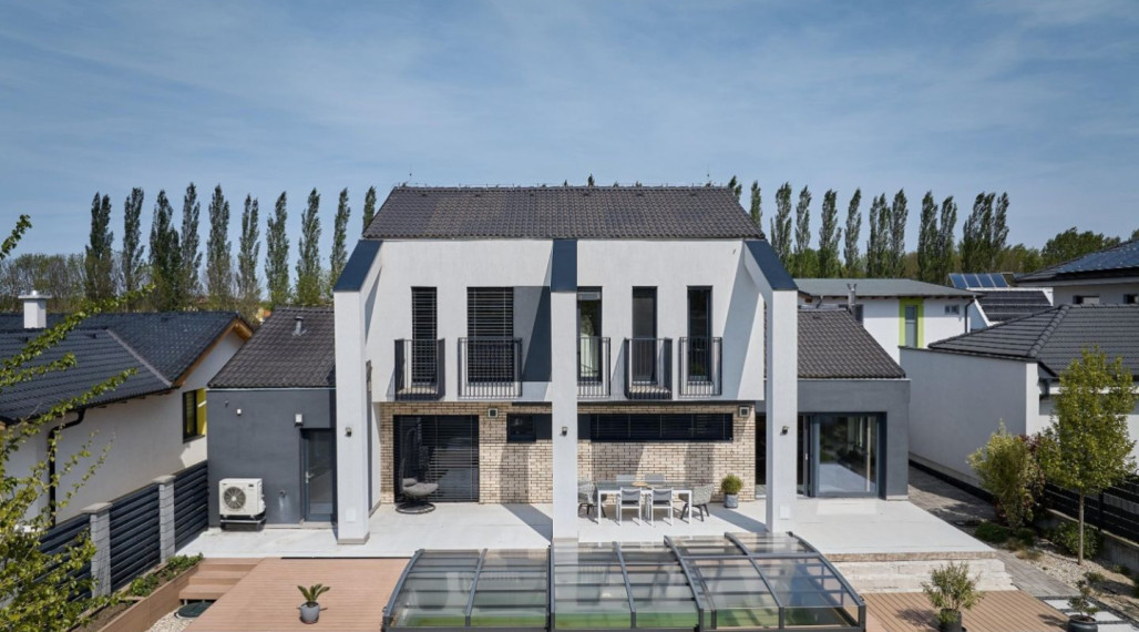 Neibrs | Krásny 5izb. dom, priestranný, krb, vonkajší bazén, krásna záhrada