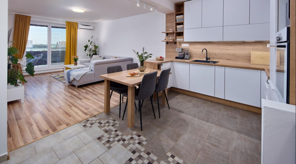 Neibrs | REZERVOVANÉ- 2 izb. byt s balkónom v staršej novostavbe, Budatínska ul. Petržalka