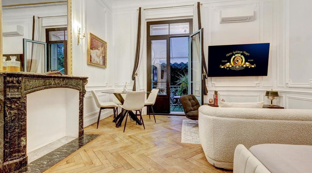 Neibrs | Na predaj výnimočný slnečný Loft s balkónom v srdci NICE pri mori, Quartier de Fleurs, NICE, Francúzsko