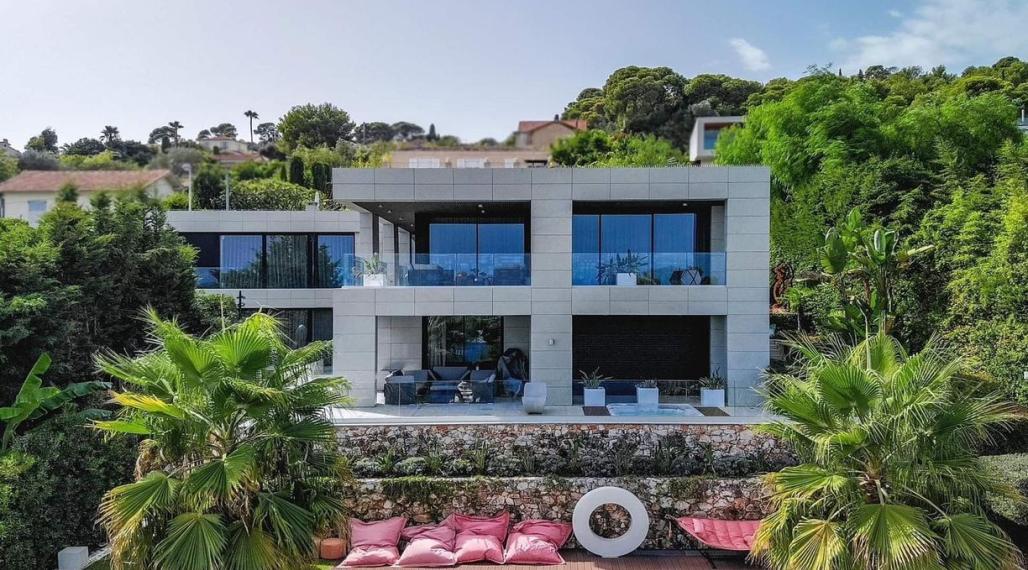 Neibrs | Na predaj nádherná vila pri mori v exkluzívnej lokalite, pozemok 1600 m2, bazén, garáž, parkovisko, Nice, Francúzsko