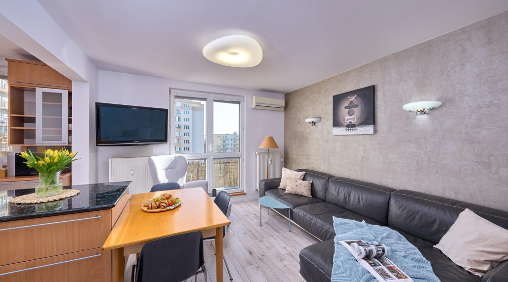 Neibrs | REZERVOVANÉ- 3,5 izb.byt, Teplická ulica, 80 m2 plus zasklená loggia a balkón 