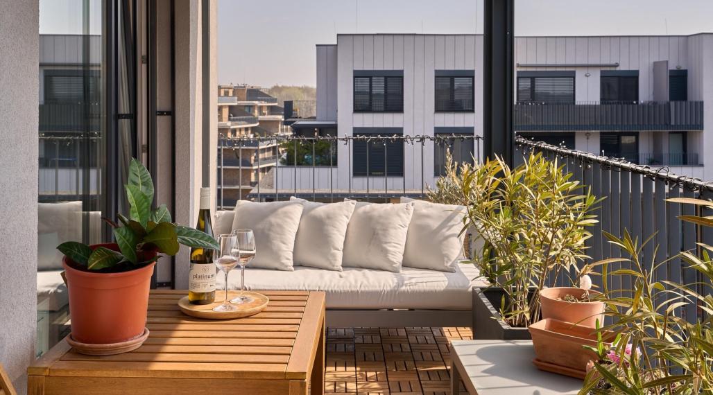 Neibrs |  4 - izbový priestranný byt na najvyššom poschodí v projekte Slnečnice – Viladomy.  