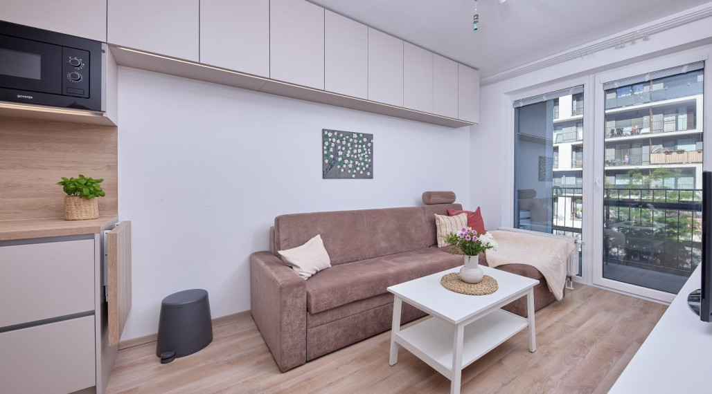 Neibrs | Slnečnice Mesto- 1 izb. byt s oddelenou spálňou a balkónom
