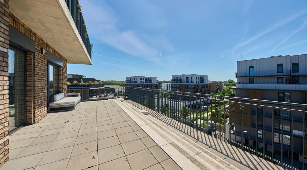 Neibrs | 4-izbový byt s veľkorysou terasou (63 m²) a dvoma parkovacími garážovými miestami 