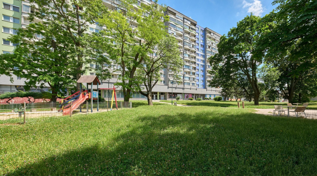 Neibrs | Dvojgarsónka deluxe s loggiou na Nobelovom nám. 