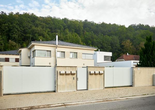 3i dvojposchodový rodinný dom so záhradou a dvoma parkovacími miestami , Devínska cesta, Bratislava IV