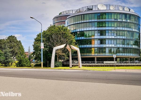 Na prenájom kancelárske priestory od 25 do 7500 m2, AC Petržalka,Röntgenova, Bratislava V