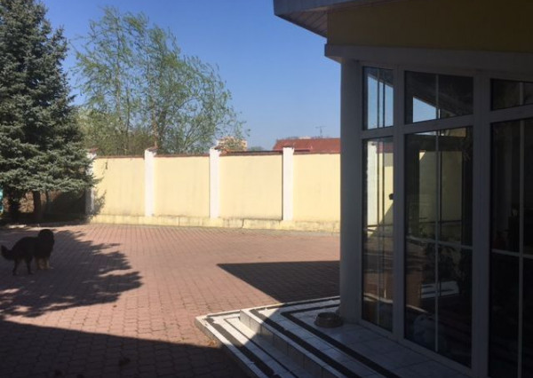 Neibrs | Exkluzívne na predaj výrobný areál s rodinným domom a otočiskom pre kamióny, blízko centra, 4588 m2, Staničná ul, Holíč