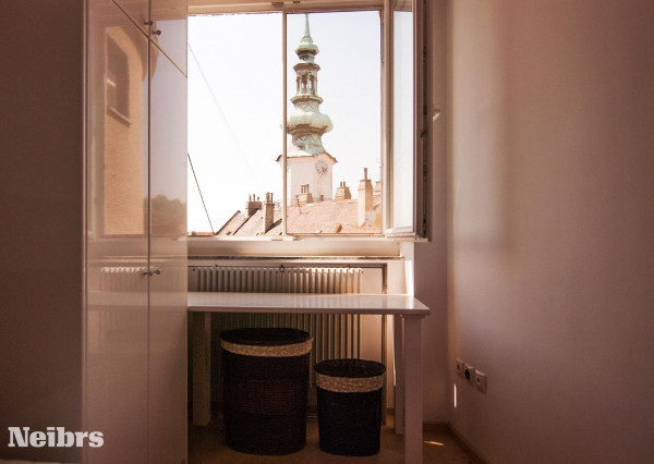 Neibrs | Na prenájom zariadený 2i by, 54m2,klíma, historické centrum, Hurbanovo námestie, Bratislava I