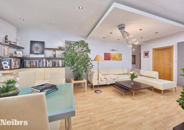 Neibrs | Kramáre, Stromová ul. - Priestranný 4 izb.byt,135 m2, loggia, dve svetové strany, 2x parking