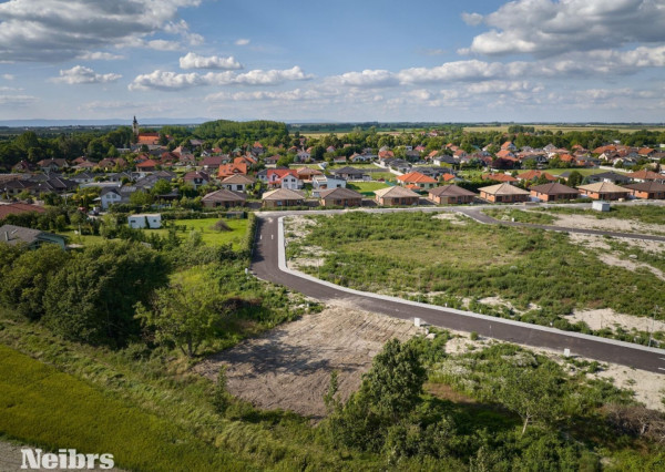Neibrs | NOVÁ CENA! Pozemok s právoplatným SP na Rodinný dvojdom s dvomi bytovými jednotkami, 505 m2
