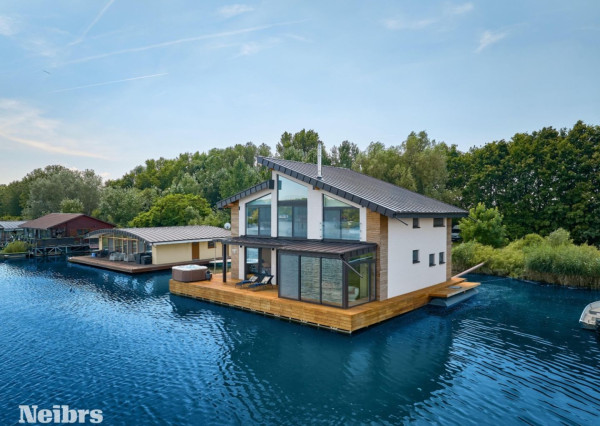 Neibrs | Exkluzívne na predaj 5i luxusný a nízkoenergetický hausboat na celoročné bývanie, 250m2, terasa, vírivka, parkovanie, Jarovecké rameno