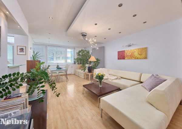 Neibrs | Kramáre, Stromová ul. - Priestranný 4 izb.byt,135 m2, loggia, dve svetové strany, 2x parking