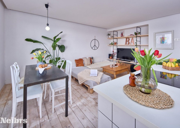 Neibrs | REZERVOVANÉ - Priestranný 4 izb.byt, 89 m2 plus 18m2 loggie, dve svetové strany, garáž