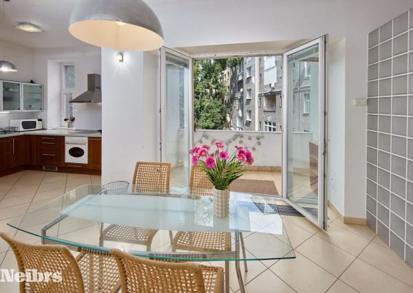 Neibrs | Staromestský krásny 120 m2 veľký, 3 izb. byt na Blumentálskej ulici