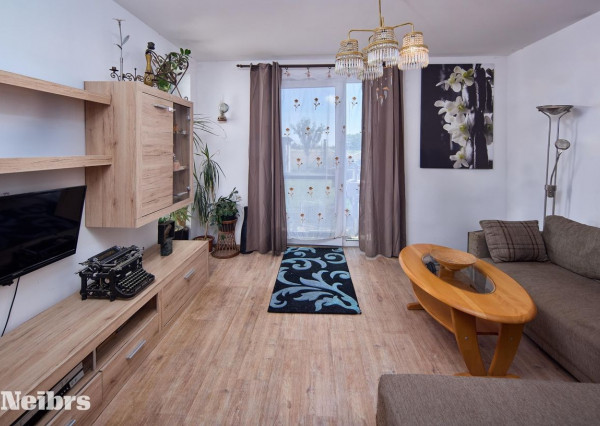 Neibrs | 4 izb. dom v radovej zástavbe, terasa, 2 parkovacie miesta