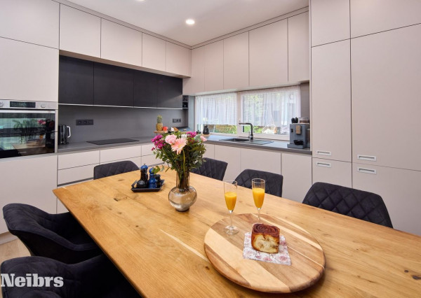 Neibrs | predaj (4) izbový zariadený rodinný dom s pozemkom (461m2) Hrubá Borša – Green Resort