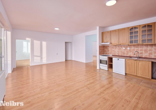 Neibrs | REZERVOVANÉ- 4 izb. byt s dvomi terasami, parkovacím miestom a garážou, Farebná ul. Rovinka