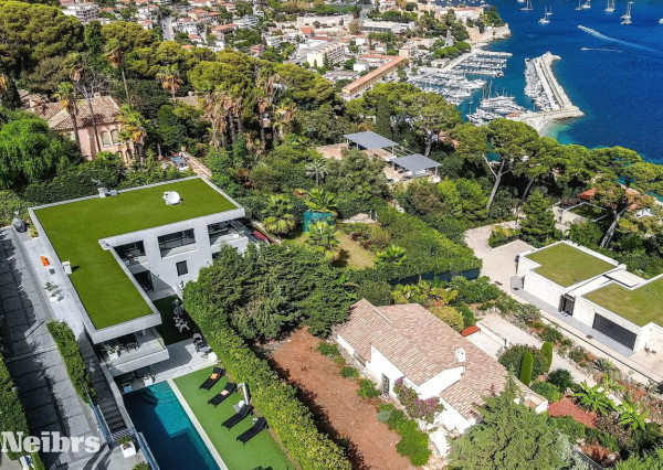 Neibrs | Na predaj nádherná vila pri mori v exkluzívnej lokalite, pozemok 1600 m2, bazén, garáž, parkovisko, Nice, Francúzsko
