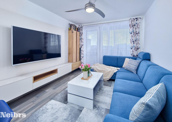 Neibrs | 3 izbový byt s balkónom (10m²) a garážovým parkovacím miestom v projekte Matadorka