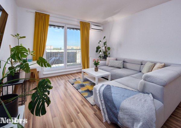 Neibrs | 2 izb. byt s balkónom v staršej novostavbe, Budatínska ul. Petržalka