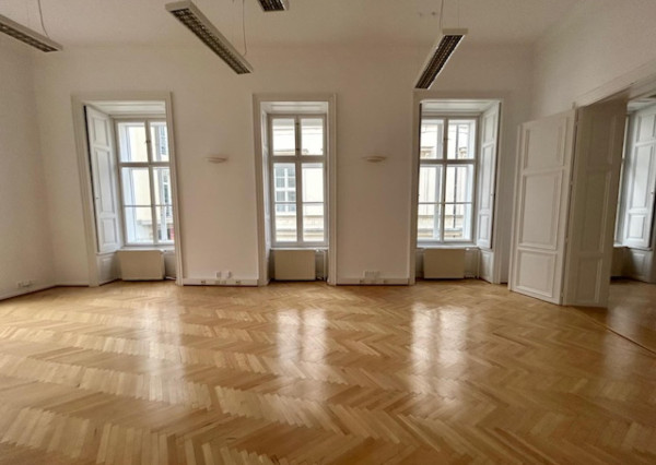 Neibrs | Na prenájom kancelária v krásnej historickej budove, 155m2, 1p., Laurinská, Staré Mesto, Bratislava I