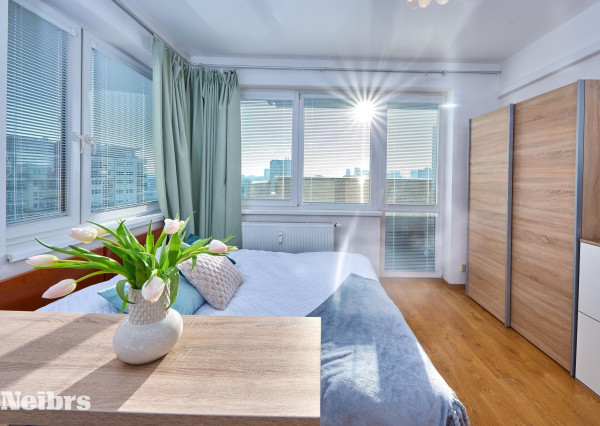 Neibrs | 1 izbový byt - garsónka,zariadený, loggia, šatník,klimatizácia