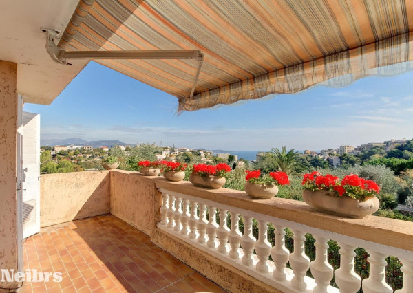 Neibrs | Na predaj tradičný provensálsky 3i byt, 78.5m2 s bazénom a výhľadom na more, Nice-Fabron, Francúzsko