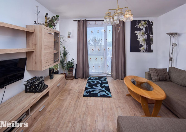 Neibrs | REZERVOVANÉ- 4 izb. dom v radovej zástavbe, terasa, 2 parkovacie miesta