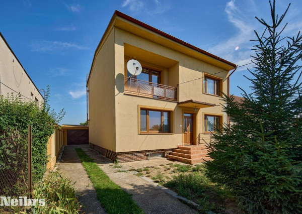 Neibrs | REZERVOVANÝ -  5 izbový RD  s garážou, dielňou, letnou kuchyňou, výbehom pre zvieratá, 1269 m2 pozemok