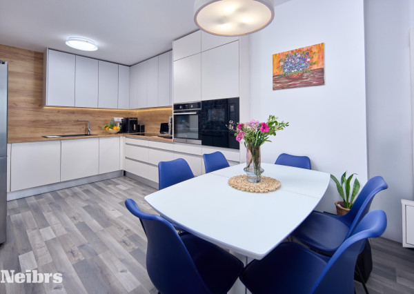 Neibrs | 3 izbový byt s balkónom (10m²) a garážovým parkovacím miestom v projekte Matadorka