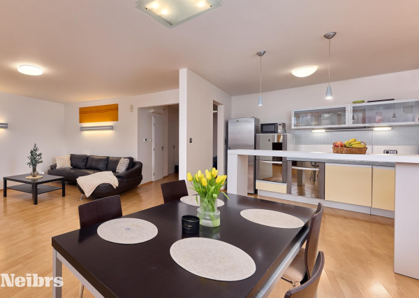 Neibrs | Dvojgaráž, tichá rezidencia, 112m² | Ideálny domov pre rodinu aj so psíkom