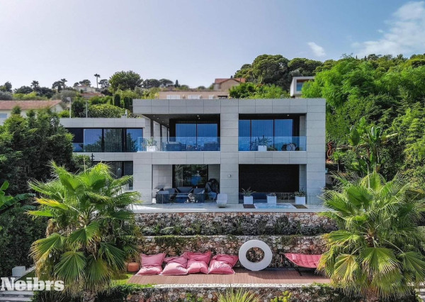 Neibrs | Na predaj nádherná vila pri mori v exkluzívnej lokalite, pozemok 1600 m2, bazén, garáž, parkovisko, Nice, Francúzsko