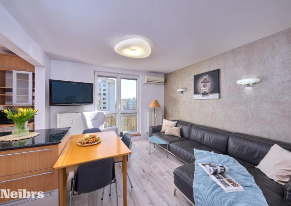 Neibrs | 3,5 izb.byt, Teplická ulica, 80 m2 plus zasklená loggia a balkón 