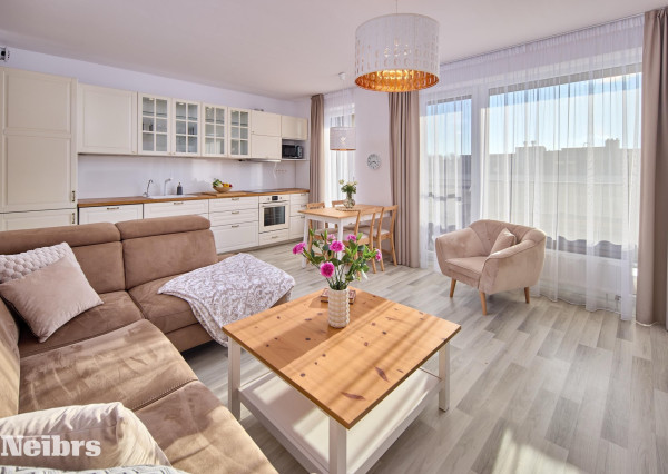 Neibrs | 3 izbový svetlý byt s balkónom (8m2) a parkovacím miestom