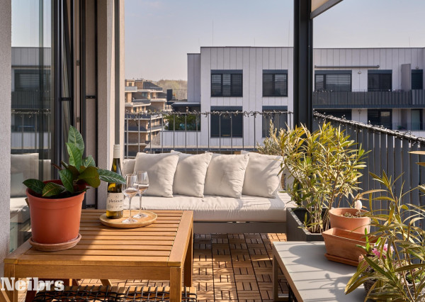 Neibrs |  4 - izbový priestranný byt na najvyššom poschodí v projekte Slnečnice – Viladomy.  