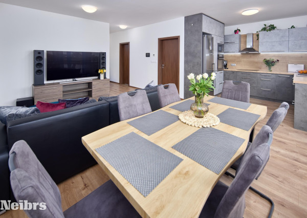 Neibrs | 4 -izbový byt v dome s terasou a 2 parkovacími miestami v Bernolákove