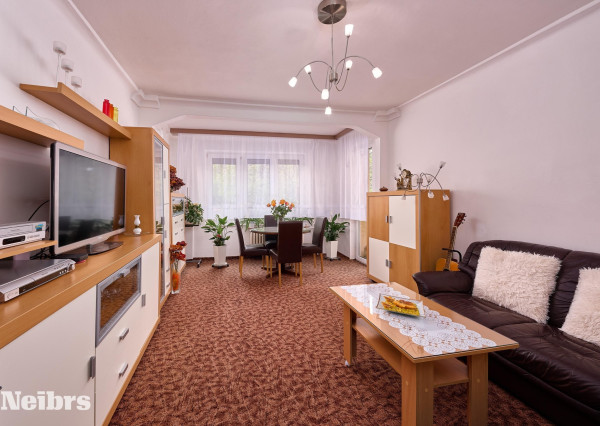 Neibrs | Na predaj 3,5 izb byt vedľa Mladej Gardy, pôvodný stav, plastové okná, dve loggie, samostatné izby