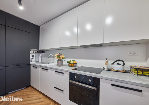 Neibrs | Dizajnový 3 izb. byt s 2 loggiami a balkónom, Martinčekova ul. Ružinov