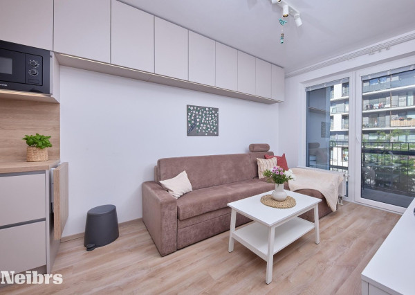 Neibrs | SLNEČNICE MESTO- Príjemný 1 izb. byt s oddelenou spálňou a balkónom