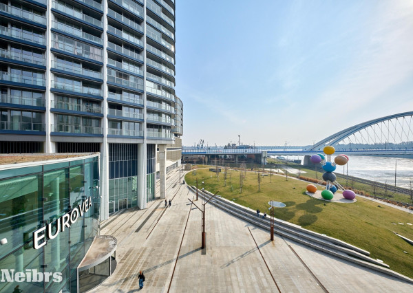 Neibrs | Eurovea Riverside | Prenájom luxusného 4- izbového bytu, 2x parking, 2x pivničná kobka
