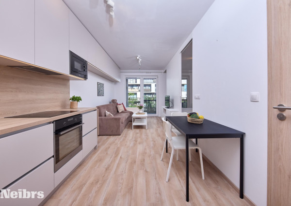 Neibrs | Slnečnice Mesto- 1 izb. byt s oddelenou spálňou a balkónom