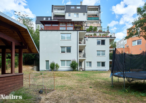 Neibrs | 3-izbový byt s 20 m² terasou a rezidenčnou záhradou | Dlhé diely