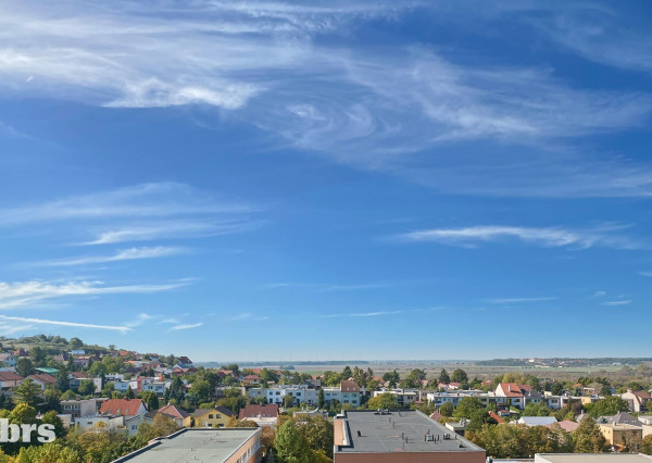 Neibrs | Panoramatický výhľad na Rakúsko- 1 izb. byt s loggiou, samostatná kuchyňa, komplet. rek. 